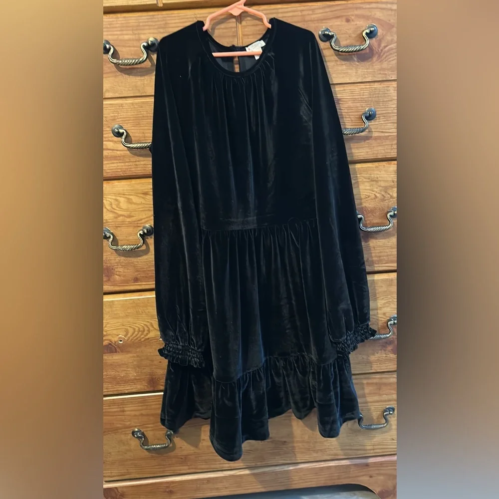 Crewcuts black velvet dress. Long sleeve. Perfect for holidays.